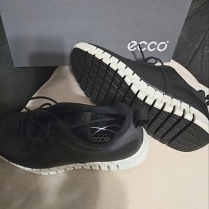 Ecco tennis shoes